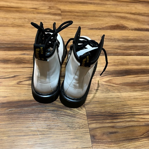 Dr Martins Junior Size 5 Zip Up Boots - Picture 4 of 7